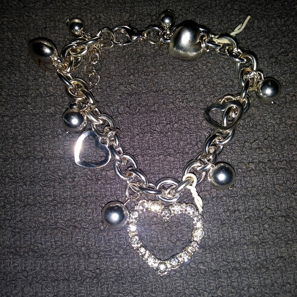 Beautiful adjustable bracelet new
